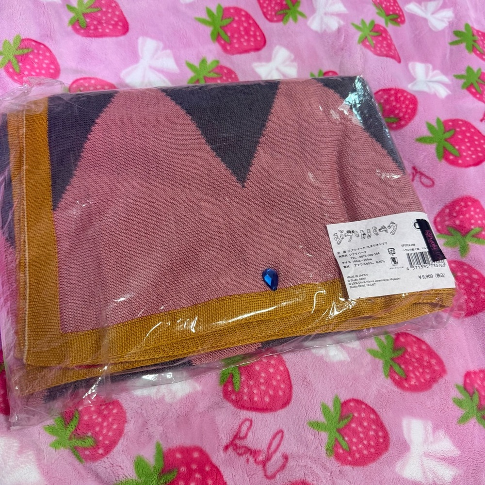 Ghibli Park Exclusive Howl’s Moving Castle Wearable Blanket Shawl NWT Japan